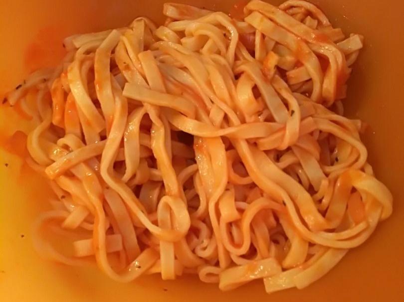 PASTA FRESCA AL SUGO DI POMODORO