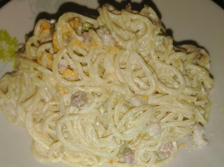 Spaghetti con fiori di zucca, pancetta affumicata e panna