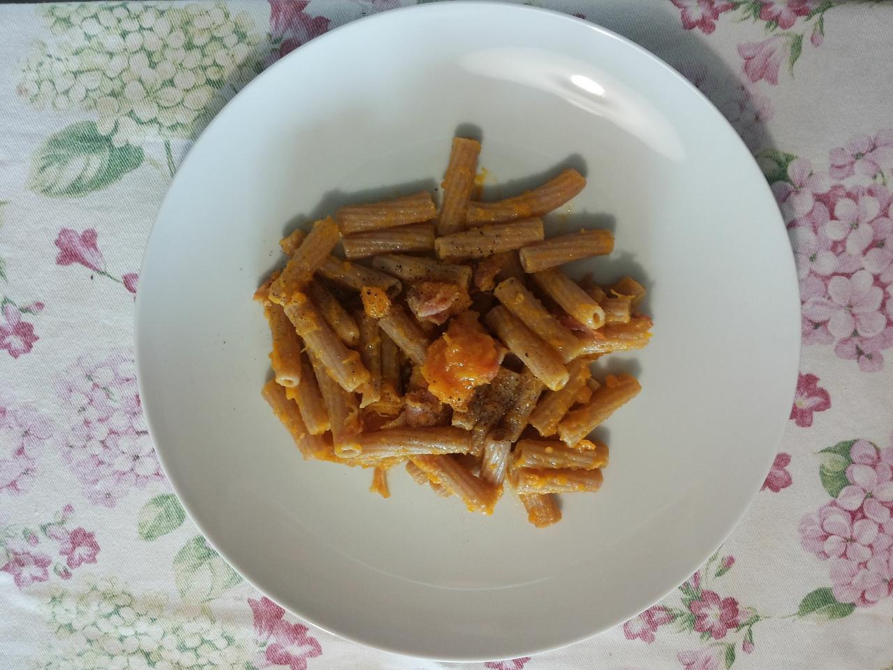 Pasta di farro con zucca e pancetta