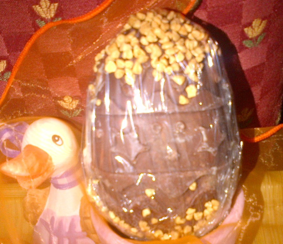 Uovo di pasqua con amaretti