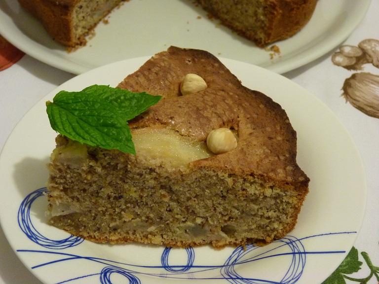 Torta con nocciole e pere