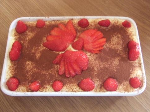 Tiramisù classico con fragole