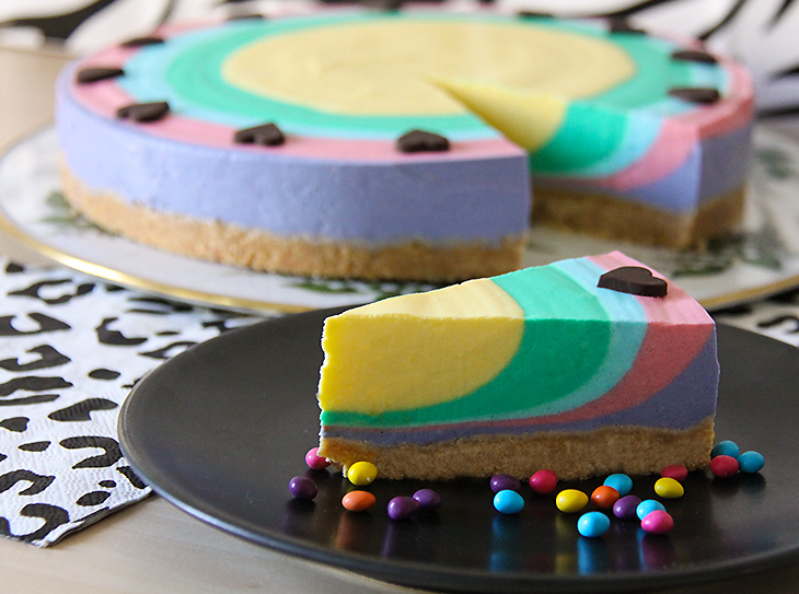 Cheesecake arcobaleno allo yogurt per Carnevale