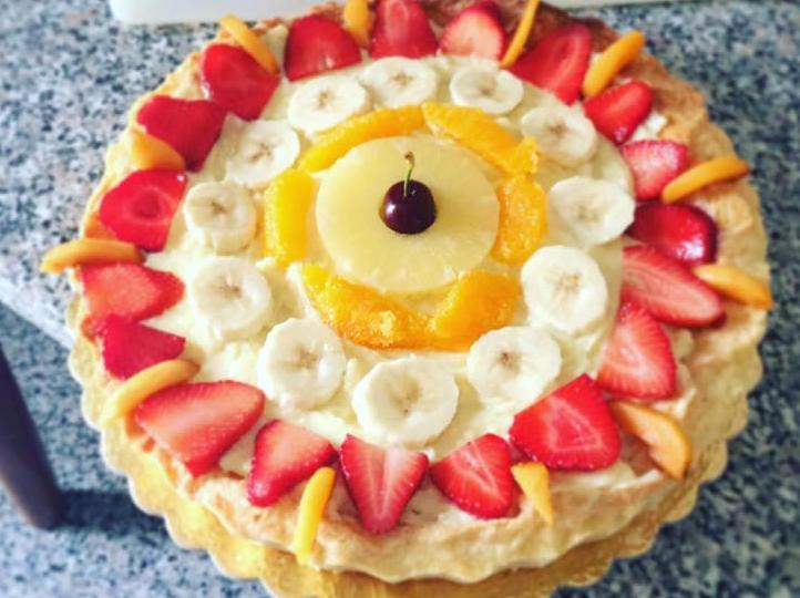 Crostata con crema e frutta mista