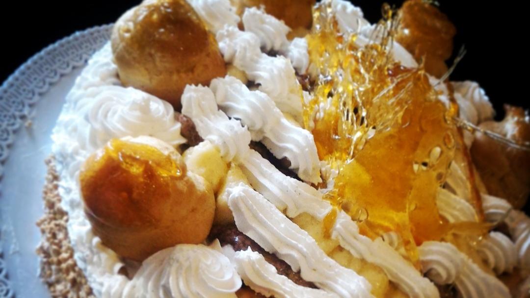Saint Honorè al Pan di Spagna