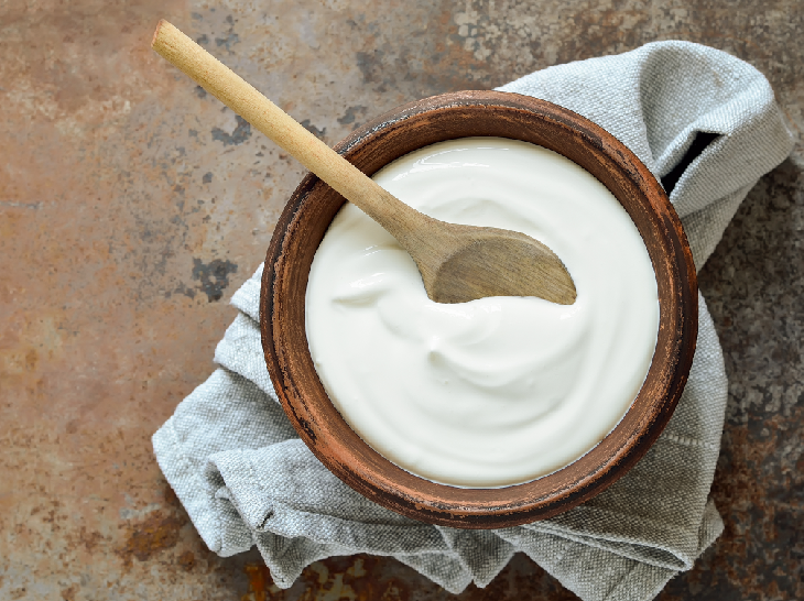 Yogurt-denso-fatto-in-casa-con-fermenti
